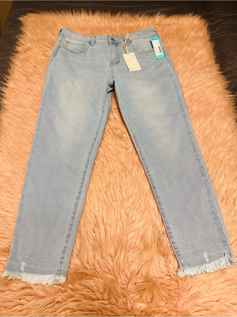 Light Wash Straight-Leg Women's Crop Jeans with Frayed Hem